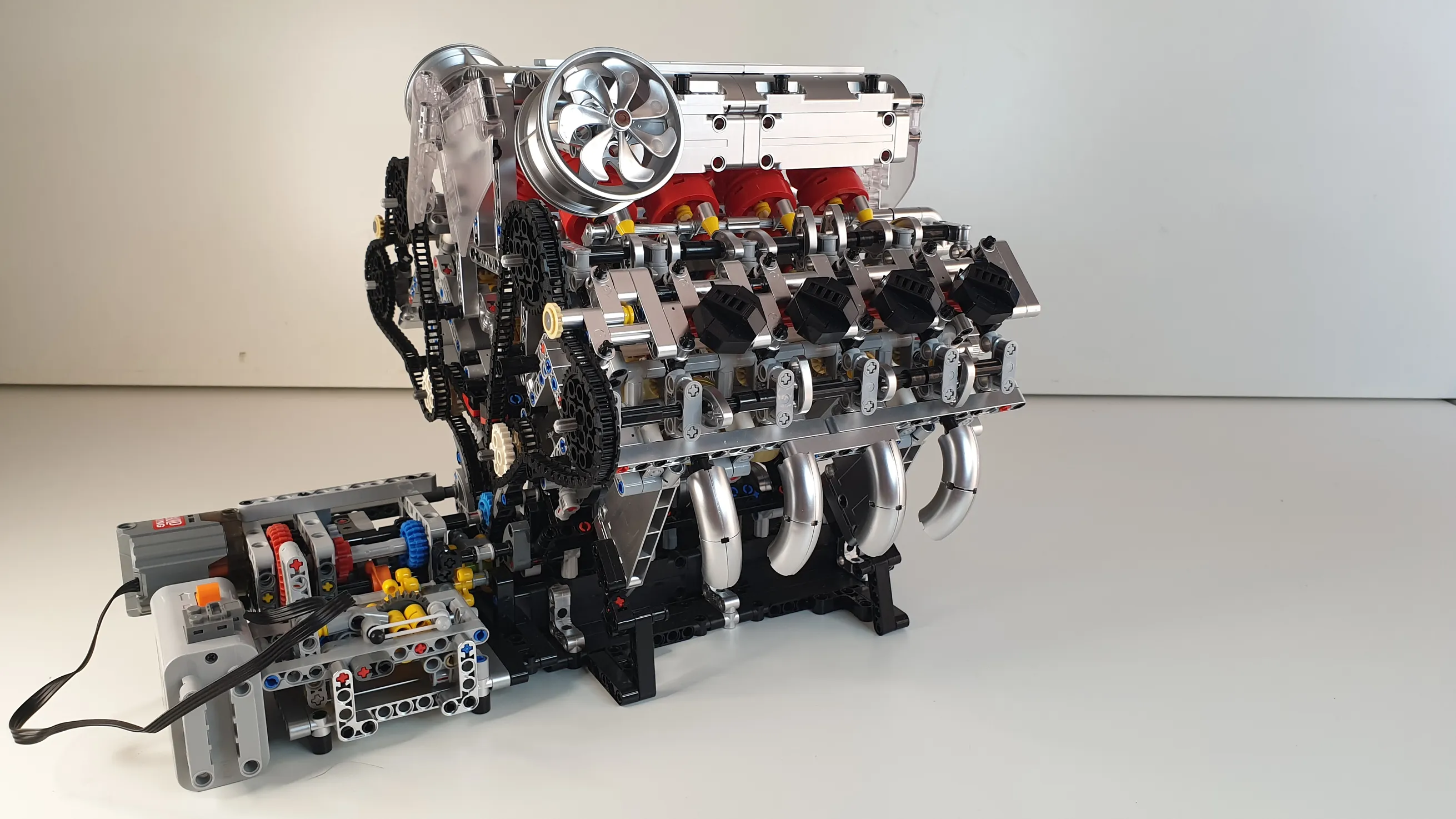 Mould King F488 Motors V8